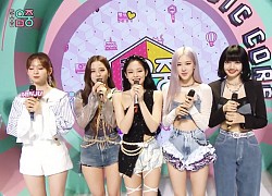 BLACKPINK lộng lẫy và trình diễn xuất sắc ở Music Core, cái gì cũng ổn chỉ trừ... chiếc quần bèo nhúm của Rosé?