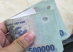 Trả lại 50 triệu đồng cho người đánh rơi, bé trai được người mất tiền xin nhận làm cháu nuôi