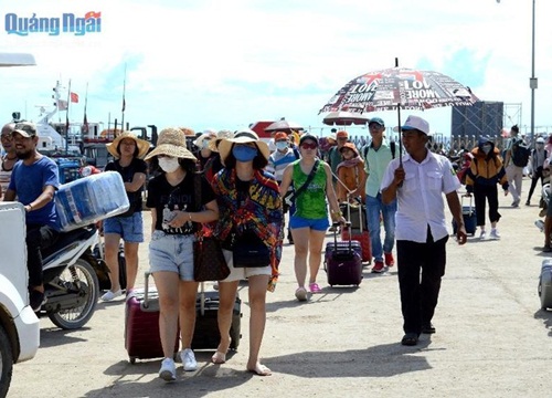 Hàng nghìn du khách ra đảo Lý Sơn xem giải Tiền phong Marathon 2020