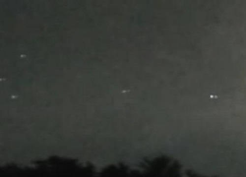 "Quân đoàn UFO" bí ẩn xuất hiện trên bầu trời nước Mỹ