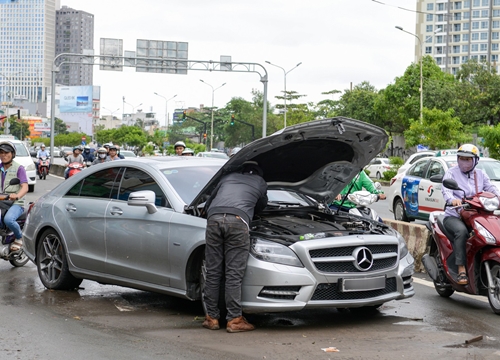 Mercedes-Benz tung gói hỗ trợ đặc biệt cho chủ xe tại Việt Nam: Có mặt 24/7, cung cấp xăng miễn phí, hỗ trợ y tế tới 140 triệu đồng