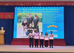 Trao bằng khen cho nhóm sinh viên giành chiến thắng cuộc thi "Solution Challenge 2020"