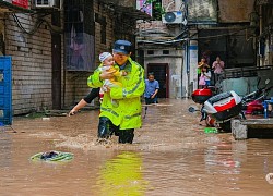 Trung Quốc nâng cảnh báo mưa lũ