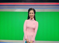 Ăn mặc chỉn chu lên sóng, đâu biết dàn BTV của VTV lại chỉ mang chân đất, dép lê