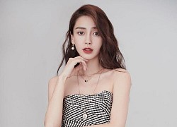 Angelababy khoe eo thon gợi cảm, hình ảnh từ live-stream và phòng làm việc đều đẹp như nhau