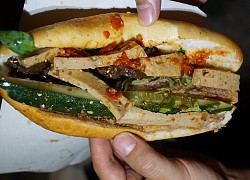 Bánh mì "âm phủ" Đà Nẵng bán hơn 1.000 ổ mỗi đêm