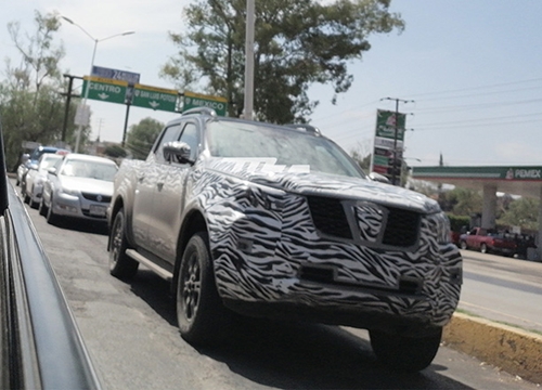 Nissan Navara thế hệ mới chạy thử nghiệm cùng lớp ngụy trang