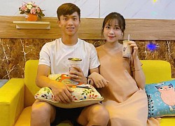 Bỏ lại sau lưng nỗi ấm ức vì trọng tài, Phan Văn Đức trở lại Nghệ An liền đưa vợ đi chơi giải khuây