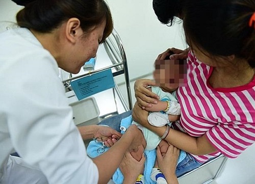 Dịch bạch hầu lan rộng: Tiêm vaccine có phải biện pháp duy nhất phòng ngừa bệnh?