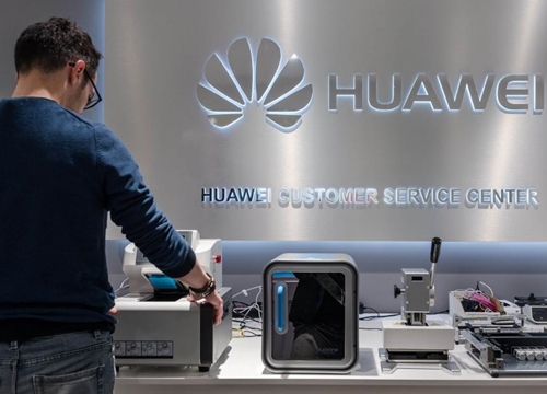 Huawei lún sâu trong khó khăn