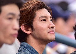 Lộ ảnh tại sân bóng chày, Changmin chuẩn bị thành 'chú rể tháng 9'