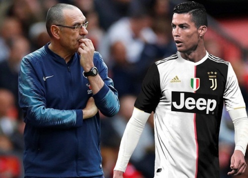 Ronaldo tỏ thái độ chán nản ra mặt sau khi nghe chỉ đạo từ HLV trưởng