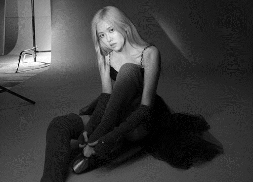 Rosé BlackPink hóa vũ công ballet diện váy little black dress đẹp ma mị