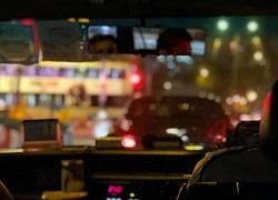 Cô gái cầu cứu cảnh sát vì bị quay lén cảnh thân mật trên taxi