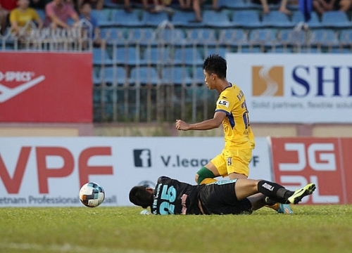 VFF yêu cầu xử lý những sai sót của trọng tài ở V-League