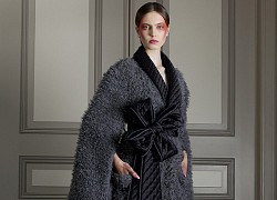 Cảm xúc thời dịch trên đồ couture của Viktor & Rolf