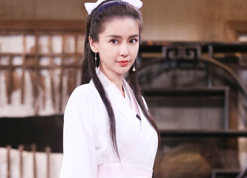 Chung Sở Hy và Lâm Duẫn sẽ là hai người 'nối nghiệp' sáng giá của Angelababy