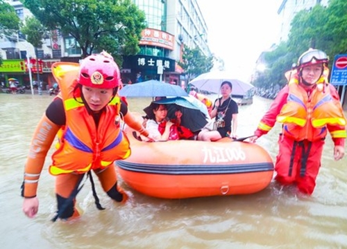 Đê vỡ ở Trung Quốc, hơn 8.000 người phải sơ tán