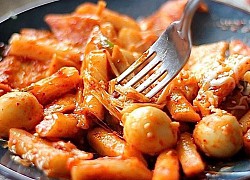 Học làm Tokbokki xào trứng cút đúng chất Hàn