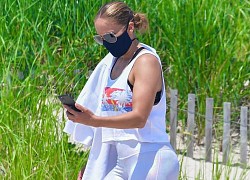 Jennifer Lopez bị chỉ trích khi đi nghỉ mát