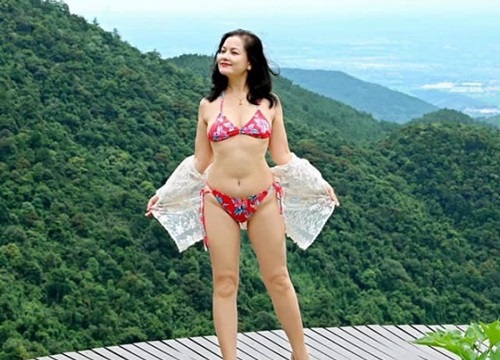 NSND Thu Quế táo bạo khi diện bikini hai mảnh ở độ tuổi U50