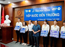 Trao học bổng "Tiếp bước đến trường" cho sinh viên Trường Đại học An Giang