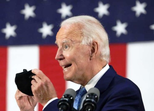 Trump thu hẹp cách biệt với Biden, dẫn trước ở lớp cử tri da trắng