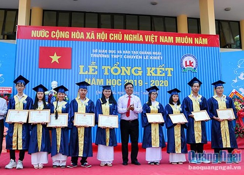 Trường THPT chuyên Lê Khiết: Tổng kết năm học 2019 - 2020