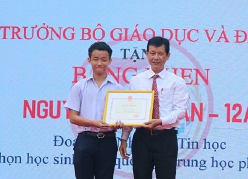 Trường THPT Lý Tự Trọng tổng kết năm học 2019-2020