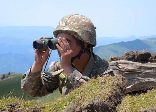 Azerbaijan - Armenia nã pháo, một tướng chết