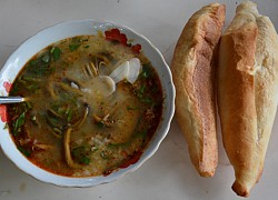 Bánh mì chấm cháo lươn đậm đà xứ Nghệ