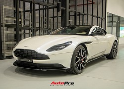 Cận cảnh Aston Martin DB11 màu trắng Morning Frost tại Sài Gòn với giá niêm yết hơn 15 tỉ đồng