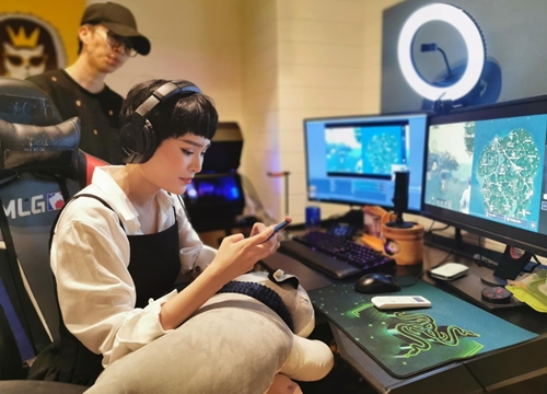 Đích thị là game thủ thứ thiệt, Hiền Hồ chính thức xuất hiện tại Team Up 2020 của PUBG Mobile