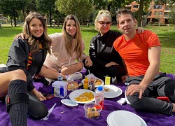 'Hoa hậu cưa chân' đi picnic cùng gia đình