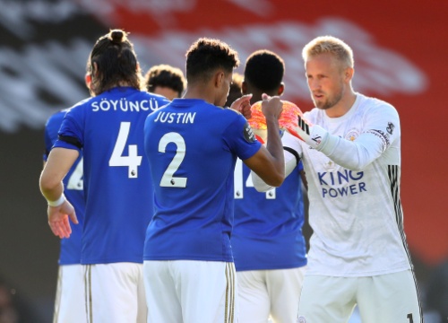 MU sáng cửa vào top 4 sau khi Leicester thua Bournemouth 1-4