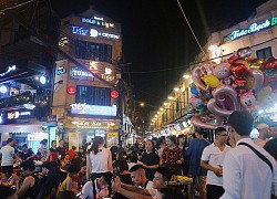 'Ngã tư quốc tế' đông khách Việt