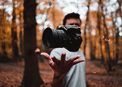 Photographer "có tiếng" bị mẫu ảnh tố tán tỉnh bậy bạ trong lúc chụp hình, bất ngờ hơn là lời bênh vực khó hiểu của người vợ