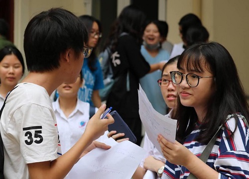 Thi Hoá trường chuyên Sư phạm: Đề dài, thí sinh mệt mỏi rời phòng thi