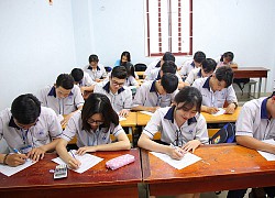 Tung học bổng "chiêu dụ" thí sinh