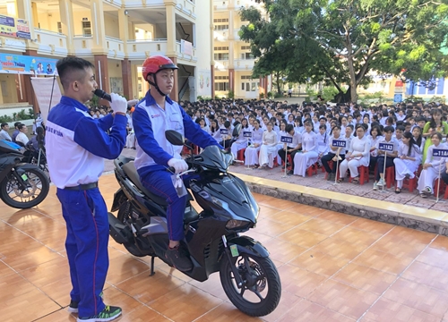 Tuyên truyền xây dựng "Văn hóa giao thông" cho học sinh THPT