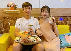 Văn Đức đưa vợ đi khám thai