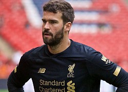 Alisson mắc nhiều lỗi hơn cả Mignolet và Karius