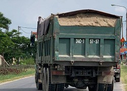 Bị kiểm tra quá tải, lái xe rút tuýp sắt hành hung thanh tra giao thông