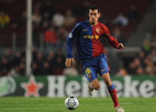 Busquets 'sinh ra' ở Barcelona thế nào?