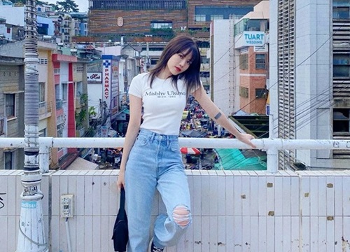 Crop top đổ bộ street style, giúp sao Việt khoe eo thon dáng gọn