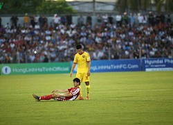 "Hà Tĩnh đã thành công với chiến thuật khóa chân Công Phượng"