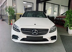 Mercedes-Benz C 300 AMG 2020 về đại lý: Thêm trang bị gây tranh cãi, giá 1,939 tỷ đồng