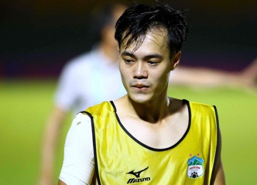 Văn Toàn nguy cơ phải ngồi ngoài ở vòng 10 V.League