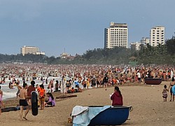 Biển Cửa Lò đông nghịt