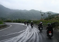 Cặp đôi bấm còi inh ỏi, đi xe tốc độ cao trên đường đèo Tam Đảo làm ai nấy hoảng hồn, đoạn kết bất ngờ khiến dân tình hả hê!
